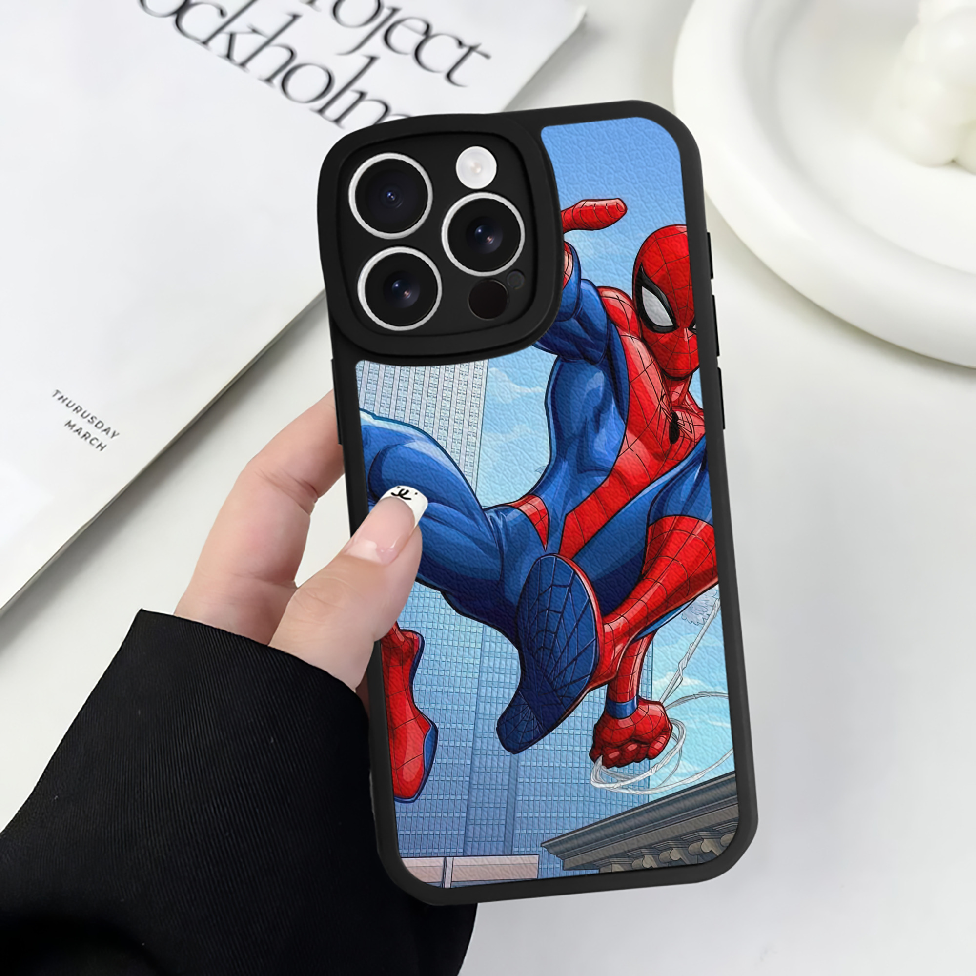 Spider Man スパイダーマン 【iPhone 16シリーズ対応】シリコンスマホケース（レザー調） 材質：シリコン